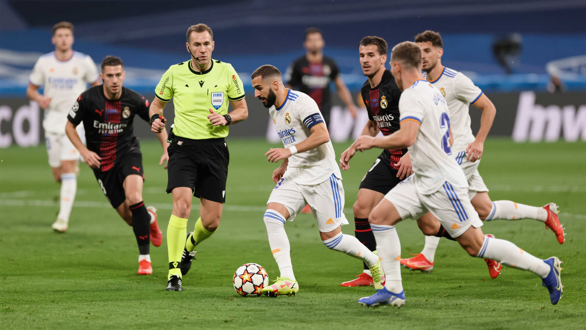 在10人应战下，皇马奉献完美进攻：迪亚斯妙传，巴尔韦德精准破门！